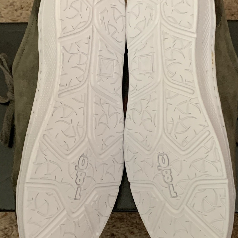 Sneakers - Picture 3 of 5